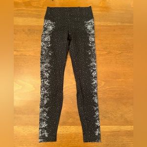EEUC size 8 women’s Lululemon Wunder Under leggings